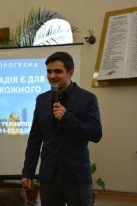 Духовні роздуми поєднувались з темами про здоров’я та сімейні цінності на адвентистській програмі в Тернополі