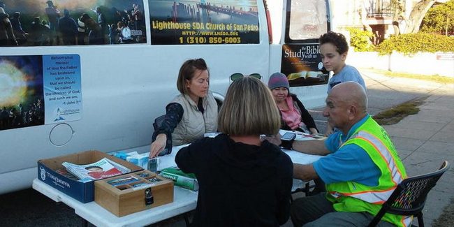 Калифорнийская адвентистская община использует для миссии «фургон здоровья»