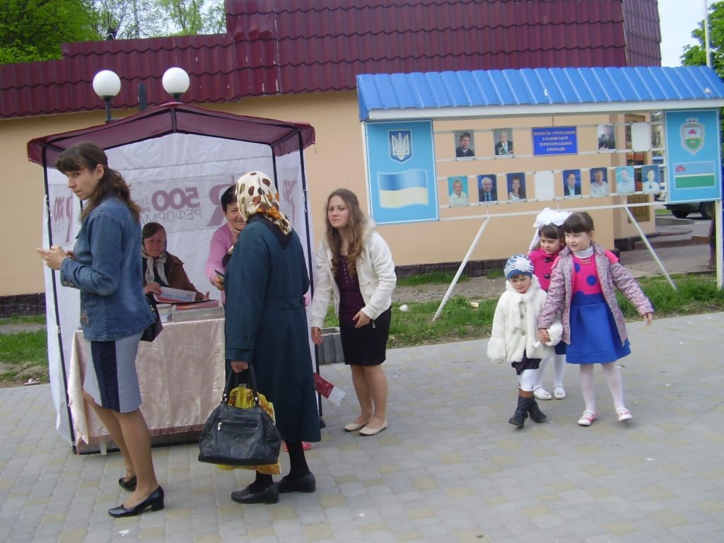 На ринок за Реформацією: інформаційні акції в рамках проекту R500 провели на Вінниччині (ФОТО)