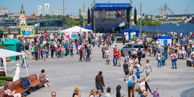 Фестиваль «Всі разом — за сім’ю!» на Поштовій площі відвідали близько 30 тисяч осіб