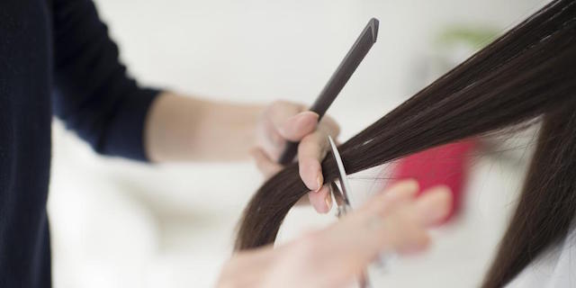 В бразильском салоне красоты практикуют еженедельные встречи по изучению Священного Писания