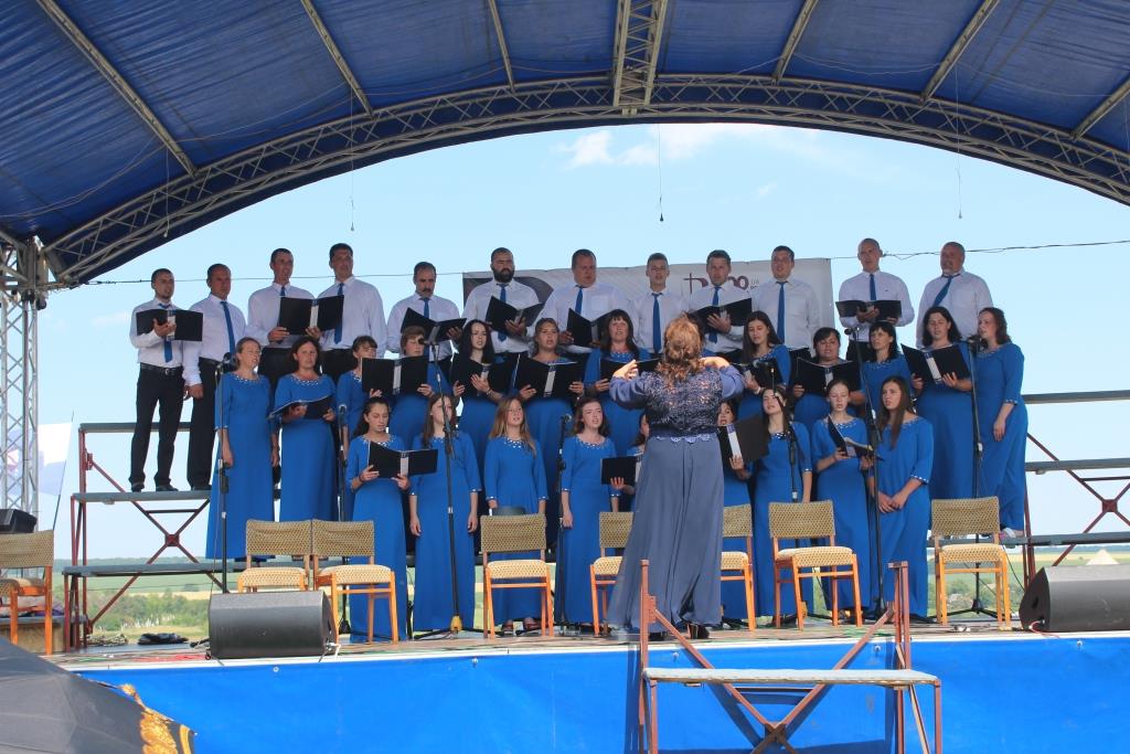 Музичний фестиваль «Слава тільки Богу» у Хотині відвідали біля тисячі осіб