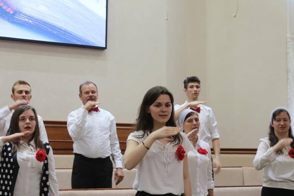 Вперше в Україні презентували переклад Біблії мовою жестів