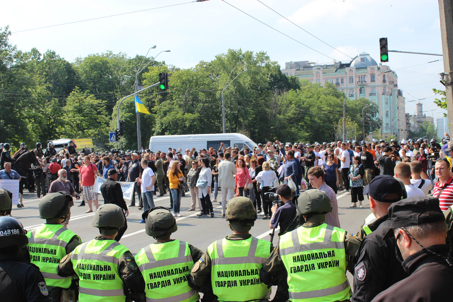 Киевляне не допустили «гей-парад» по улице крестителя Владимира 