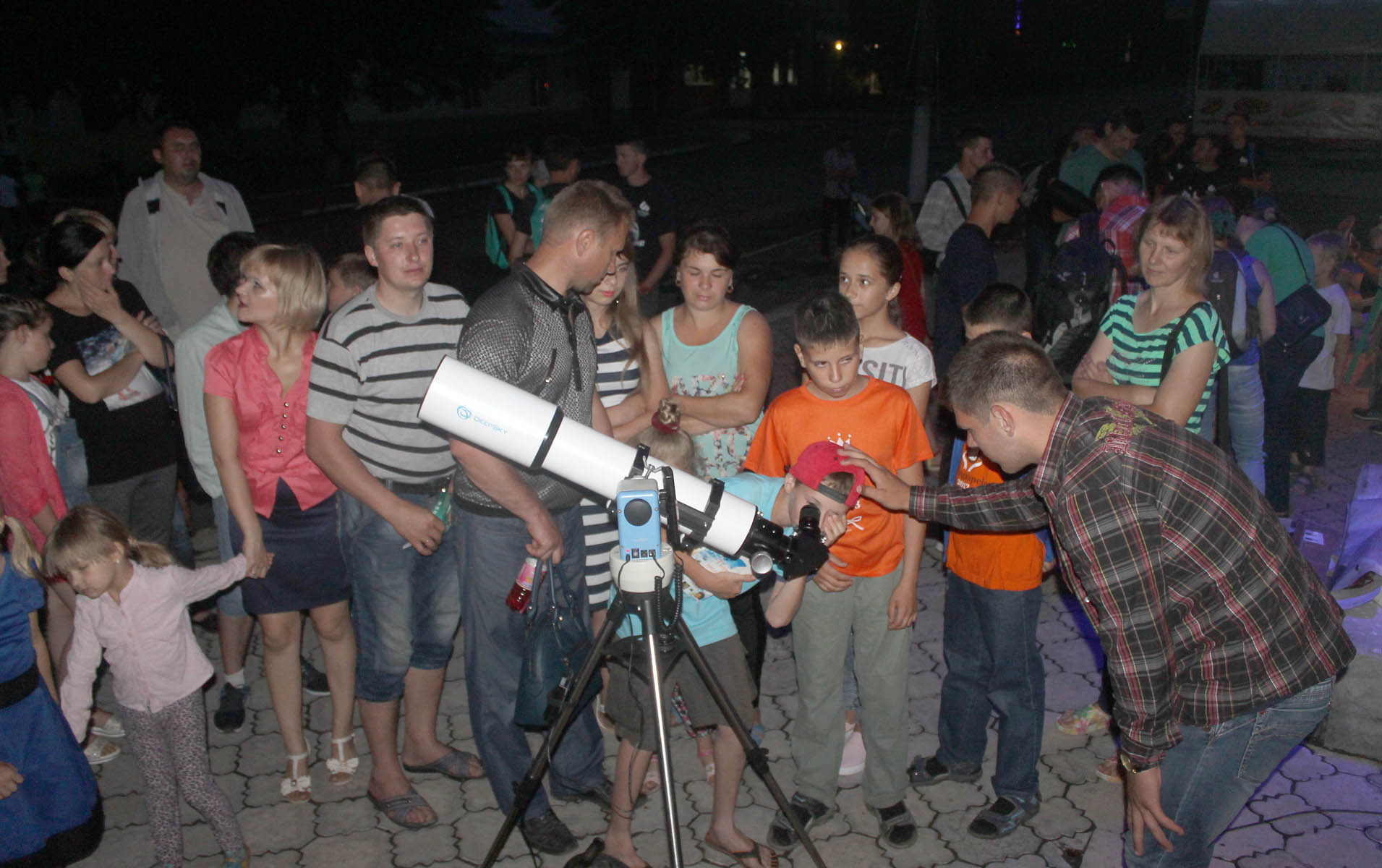 Посетители дней открытой астрономии в поселке Теплике убедились, что наука и Библия дополняют друг друга 