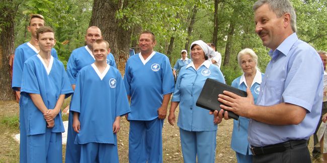 Семь человек из с.Гоголев и одна женщина из пгт. Калита крестили в водах реки Остёр
