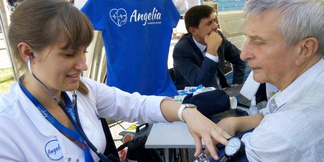 На Святі подяки в Києві медики «Angelia medical center» проконсультували більше 1000 громадян (ФОТО)
