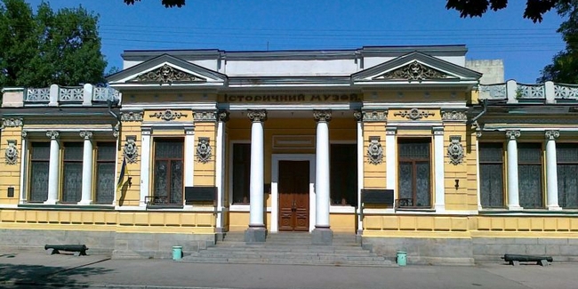 Історичний музей Дніпра запрошує подивитися на «Величну Біблію»