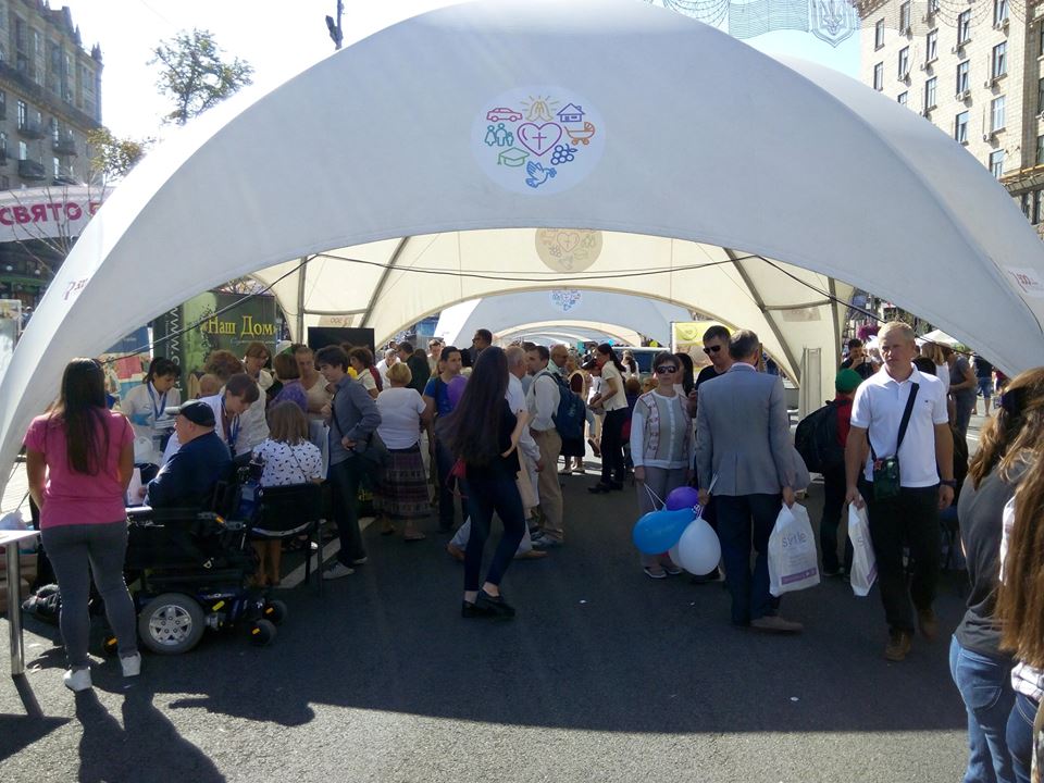 На Святі подяки в Києві медики «Angelia medical center» проконсультували більше 1000 громадян (ФОТО)