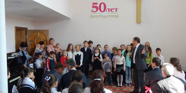 Лисичанские адвентисты отпраздновали полувековой юбилей и посвятили здание нового молитвенного дома