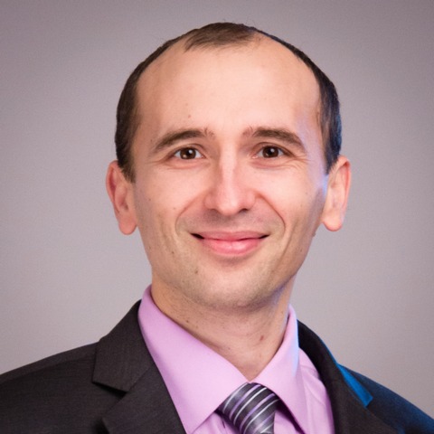 Денис Медведєв організував у Дніпрі вивчення Біблії українською мовою