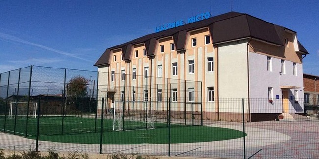 Бизнесмен в Украине превратил фабрику в адвентистскую школу