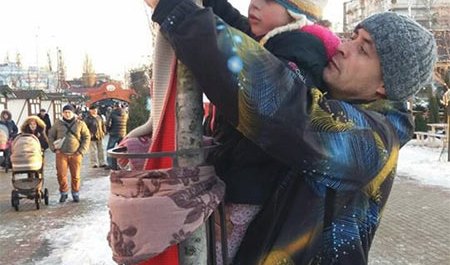 У День обіймів в центрі Бучі відбулася доброчинна акція