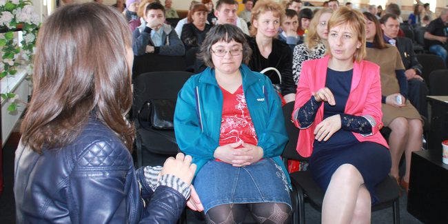 Жестову мову вивчали та практикували на курсах у Черкасах