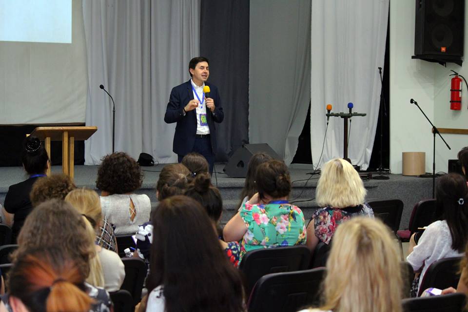 Долати професійні стреси учили на конференції для адвентистських педагогів