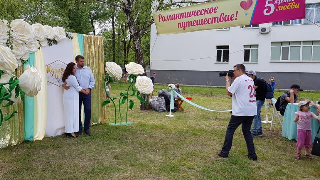 На Фестивале семьи в Славянске пары посетили пять островков любви