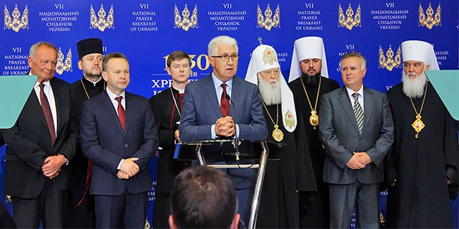 Молитовний сніданок об'єднав керівництво держави і опозицію у молитві за Україну