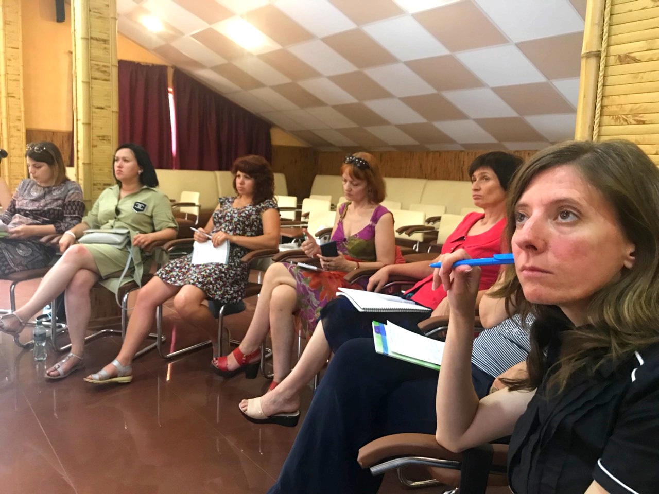 Соціальних працівників та психологів зі сходу України навчали допомагати людям з психологічними травмами
