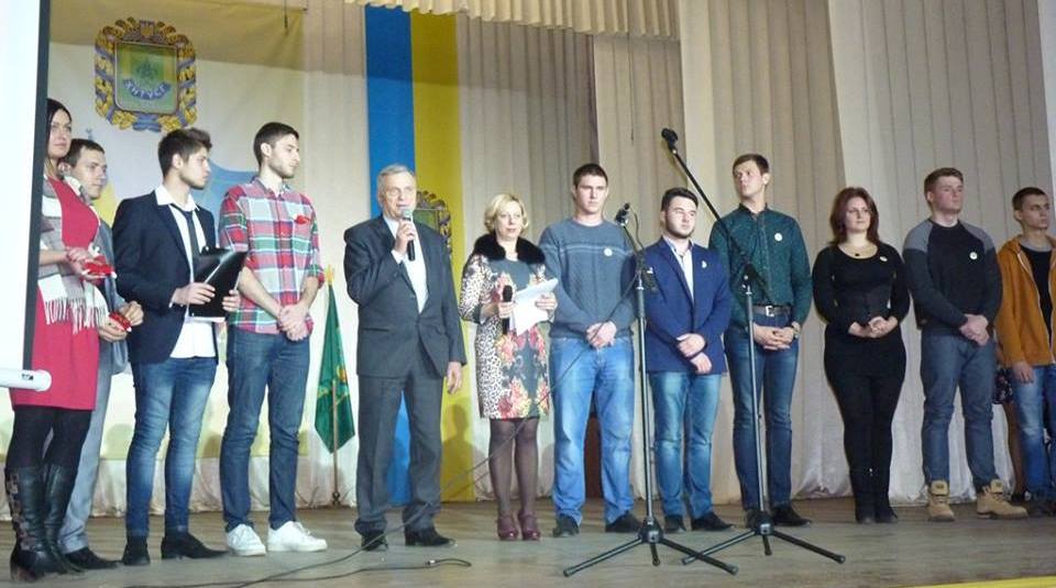 Коллеги называют ректора «батей», оппоненты – «дедом»