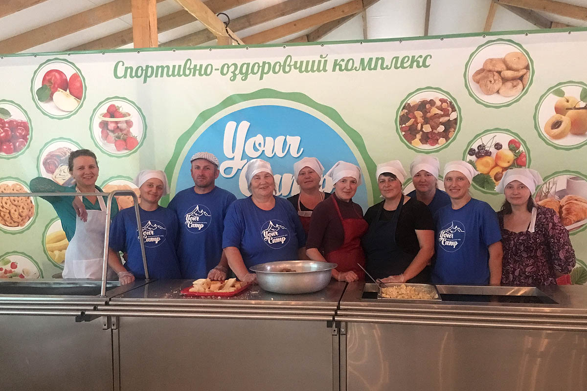 Дві сотні дітей «мандрували країнами світу» у християнському таборі на Буковині