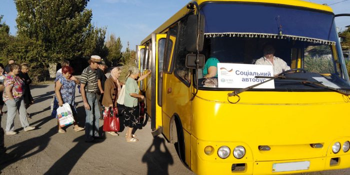 Жителі села Бердянського Донецької області тепер можуть щотижня їздити до Маріуполя на безкоштовному автобусі