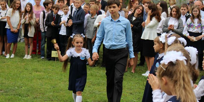 Перше вересня в школі "Академія мудрості". Місто Буча