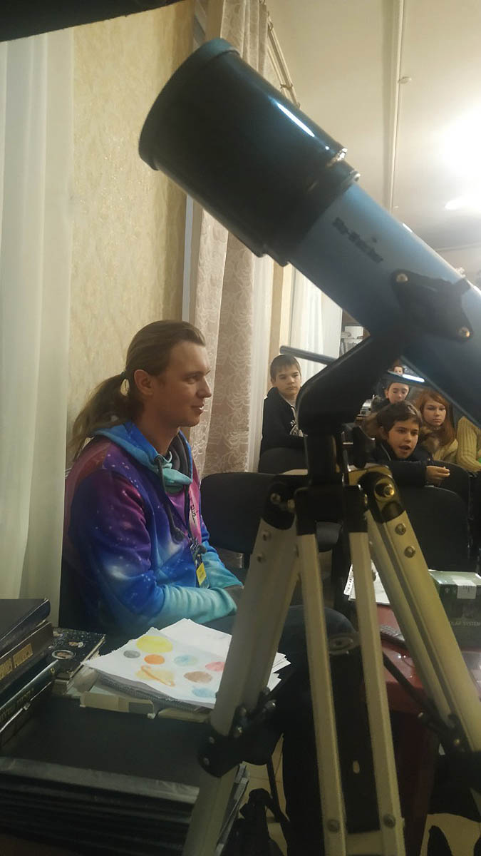 Киевляне вместе с креационистами путешествовали по Солнечной системе и узнали о Карпатах на Луне