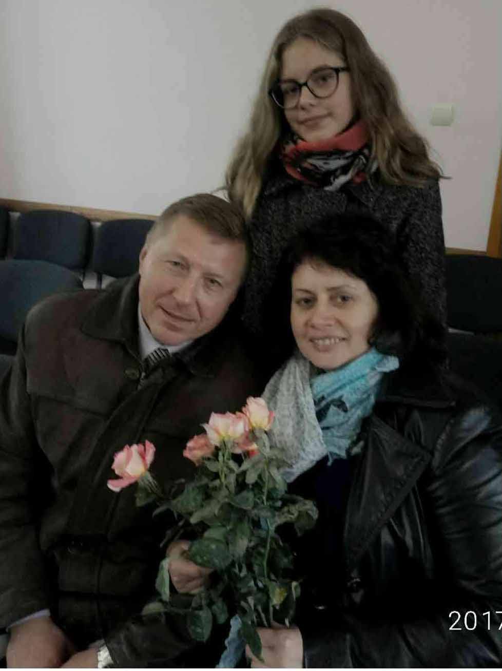 Служіння на робочому місці намагаюся здійснювати так, щоб кожен наш клієнт отримав відповідь і допомогу