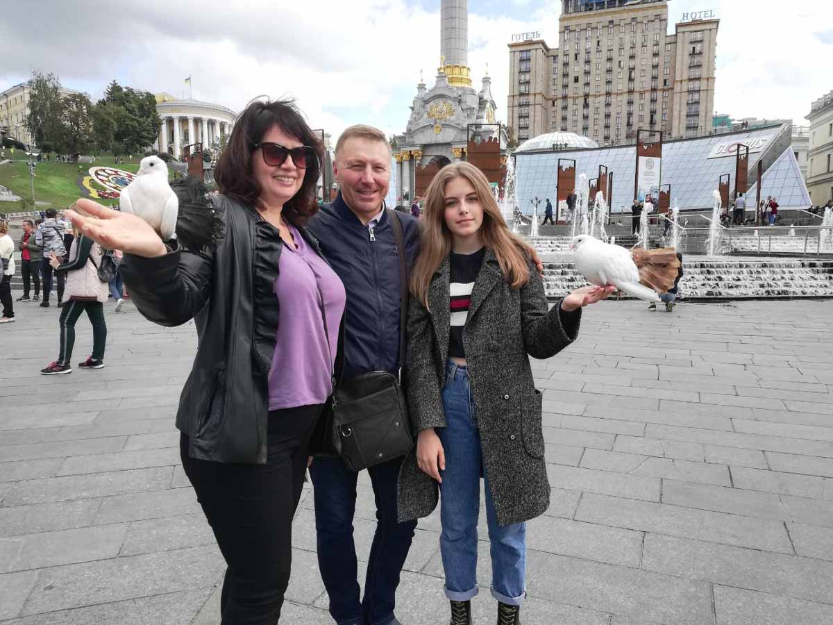 Служіння на робочому місці намагаюся здійснювати так, щоб кожен наш клієнт отримав відповідь і допомогу