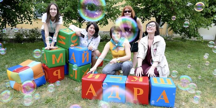 «ADRA Ukraine» проводить заняття з АРТ-терапії для дітей та дорослих у місті Краматорськ Донецької області
