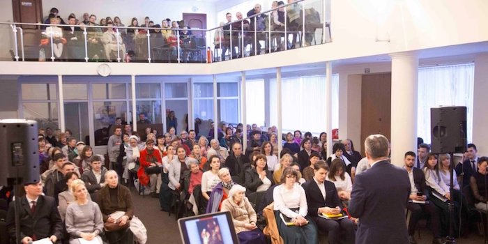 Крещением троих человек завершилась евангельская программа в Одессе
