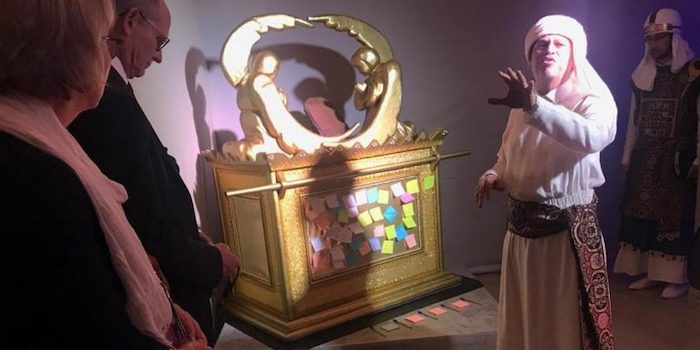2400 литературных евангелистов провозглашают праведность Христа