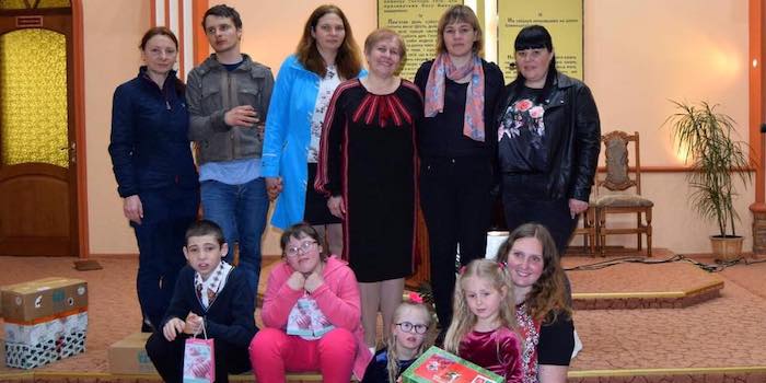 У Хмельницькому відбулася концертна програма для матусь, у котрих дітки з інвалідністю
