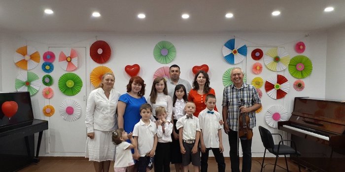 В христианской школе города Черноморская состоялся выпуск
