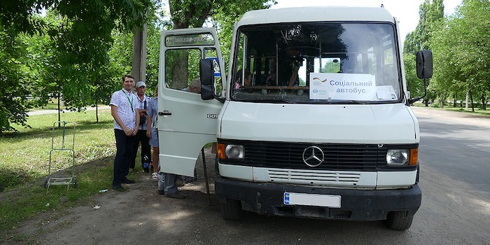 Два рази на місяць в Курахово приїздить безкоштовний автобус від АДРА Україна