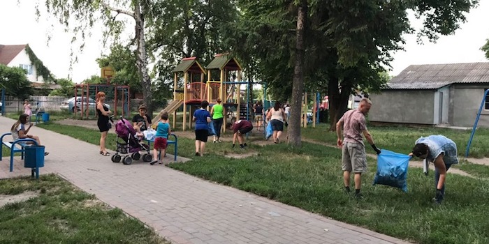 Ми маємо віру свою показувати в кожному вчинку. Навіть, якщо потрібно піти і прибрати на вулиці