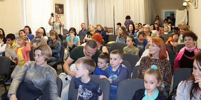 Київські креаціоністи розповіли дітям і дорослим про динозаврів у Біблії
