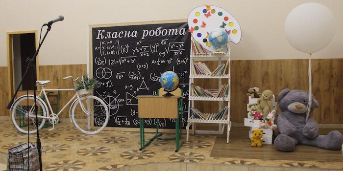 В Днепре выпускной провели в молитвенном доме