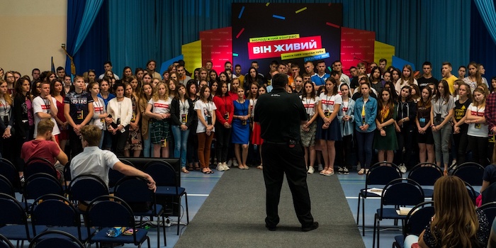 Молодіжний конгрес “Він живий”: 700 учасників, 30 проектів служіння, 29 хрещених