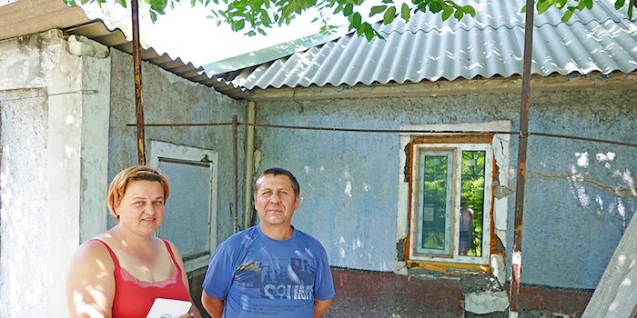 "Дах нашого дому був наче друшляк, у ночі можна було зорі роздивитися через ті дірочки"