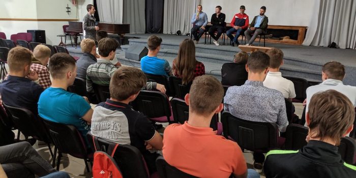 Надихаюча зустріч із випускниками УАТІ