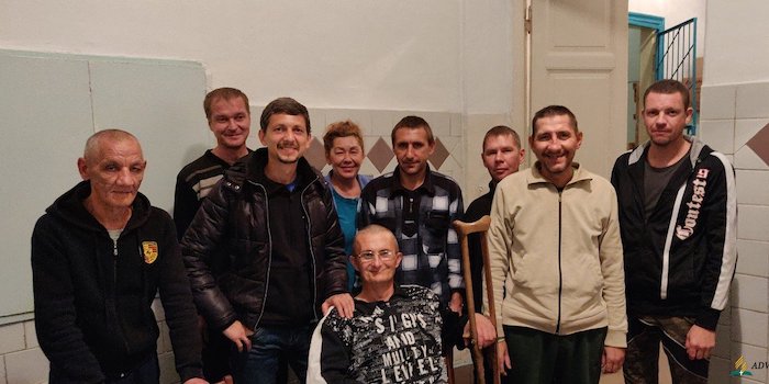 Молодежь города Николаева проповедует весть спасения в наркологическом центре