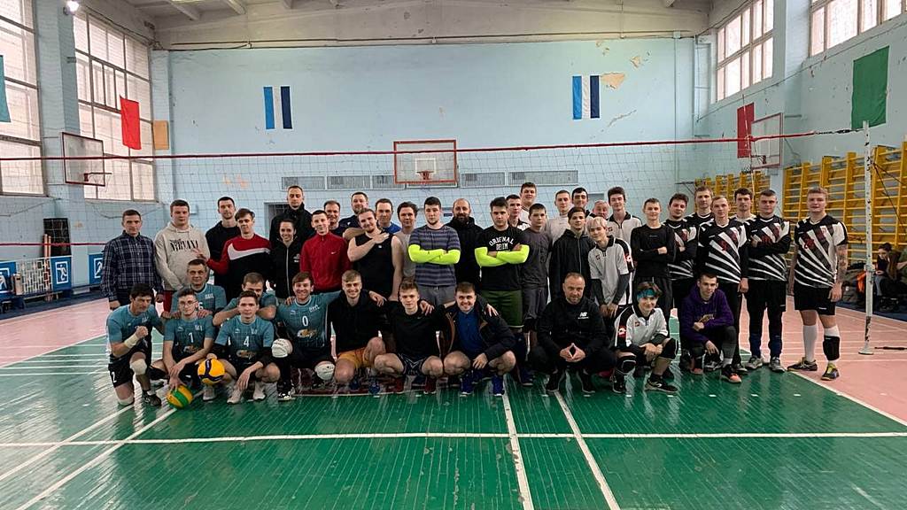 Седьмой конференционный турнир по волейболу собрал пять команд и сорок участников