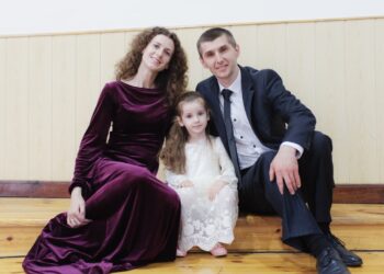 Юна християнська співачка з Волині записала нову авторську пісню