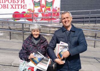 У Здолбунові безкоштовно розповсюдили духовну літературу
